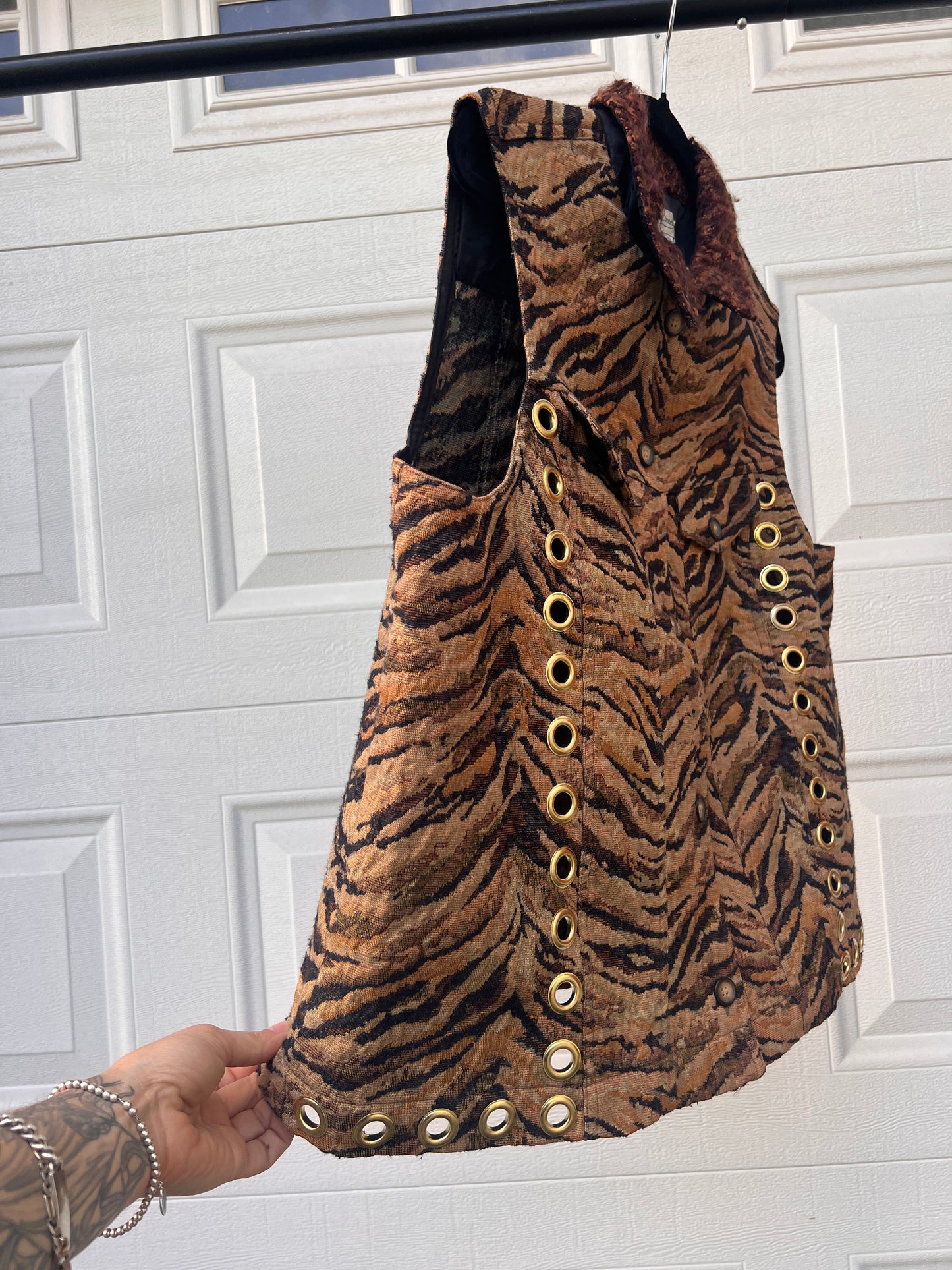 Grommet Zebra Vest - L