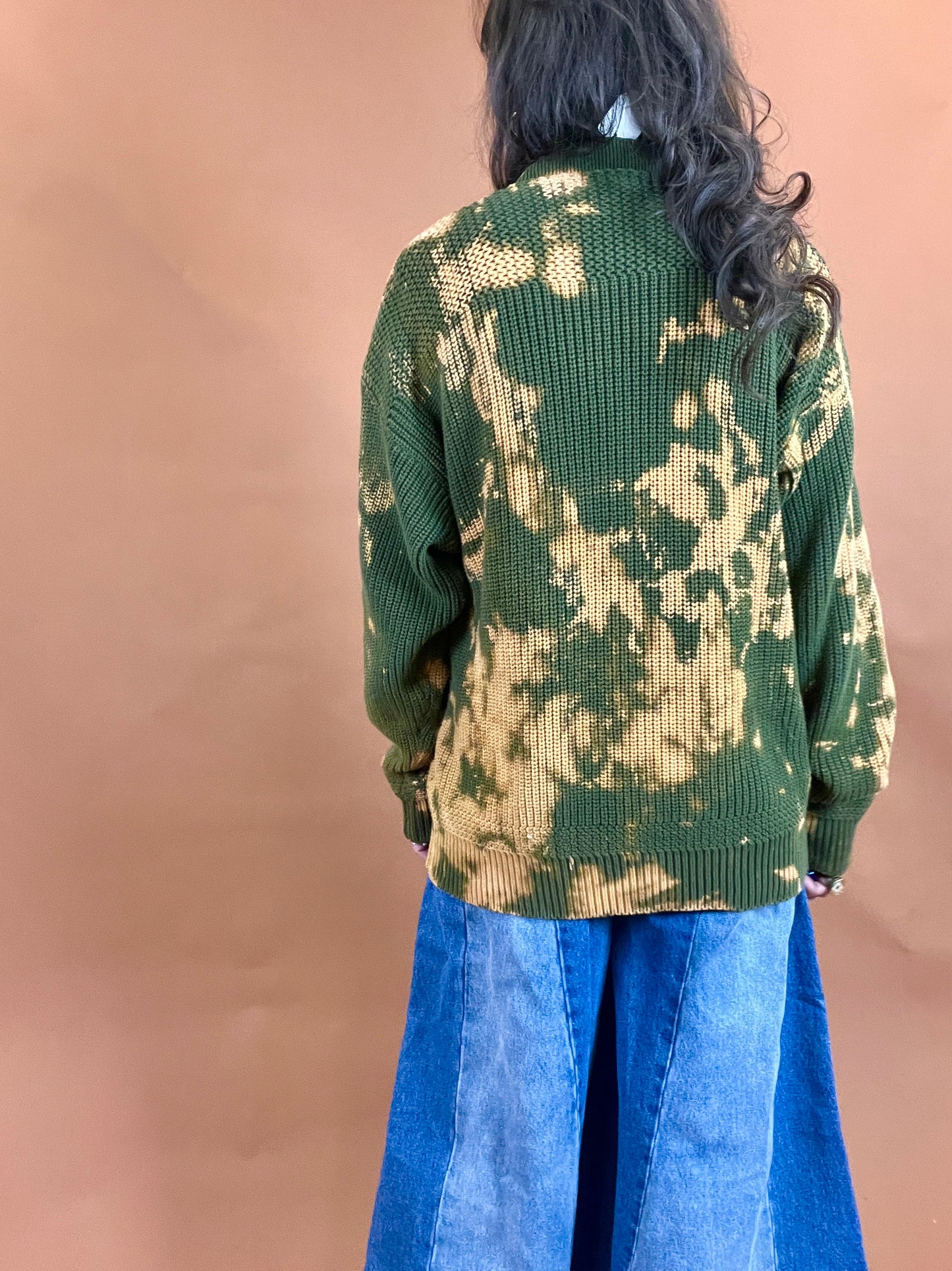 Bleached Vintage Sweater - Olive - M/L