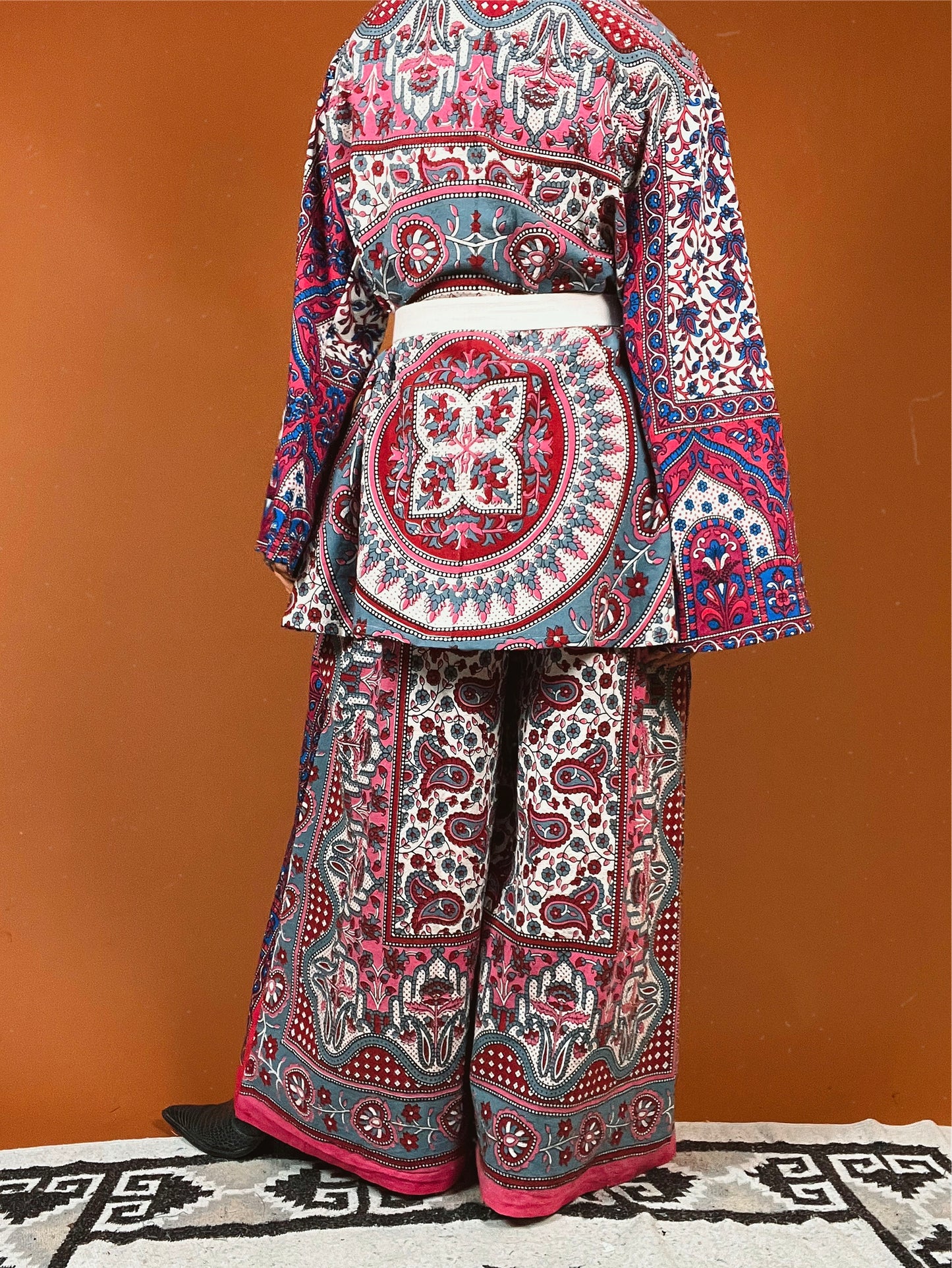 The Midi Tapestry Kimono W. Denim Belt Bag