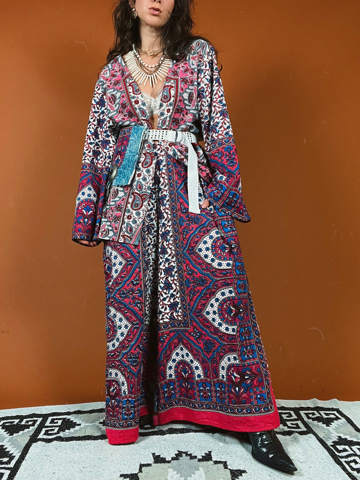 The Midi Tapestry Kimono W. Denim Belt Bag