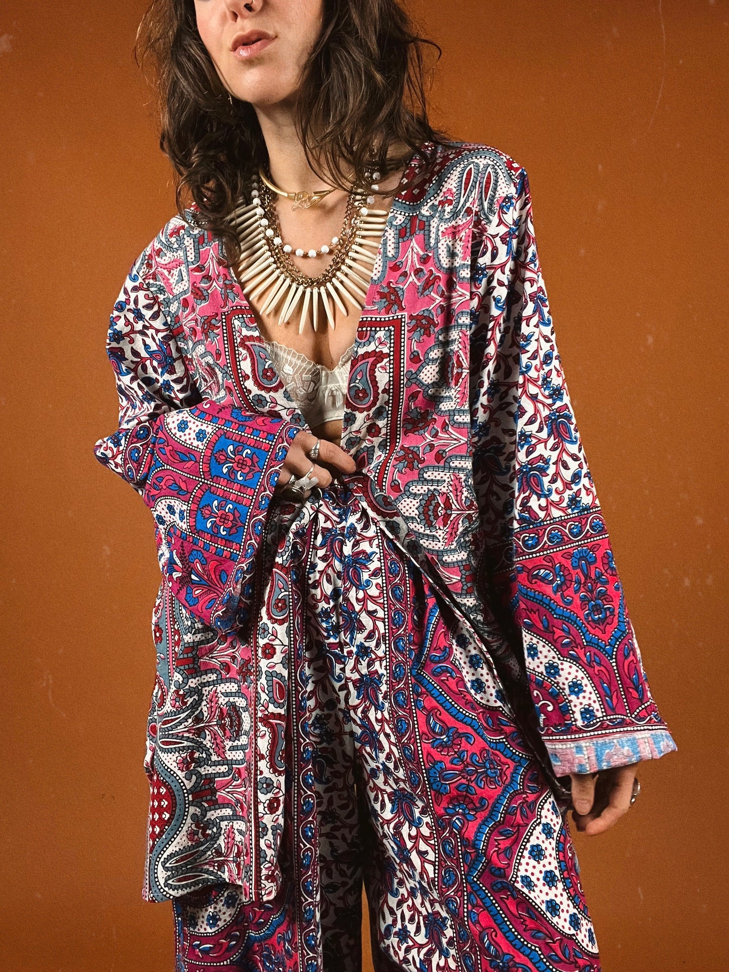 The Midi Tapestry Kimono W. Denim Belt Bag